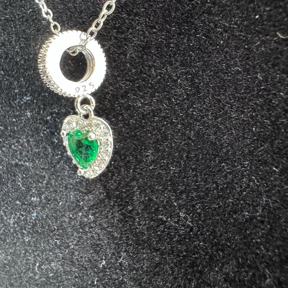 Elegant Silver Necklace with Green Heart Pendant - Picture 3 of 6
